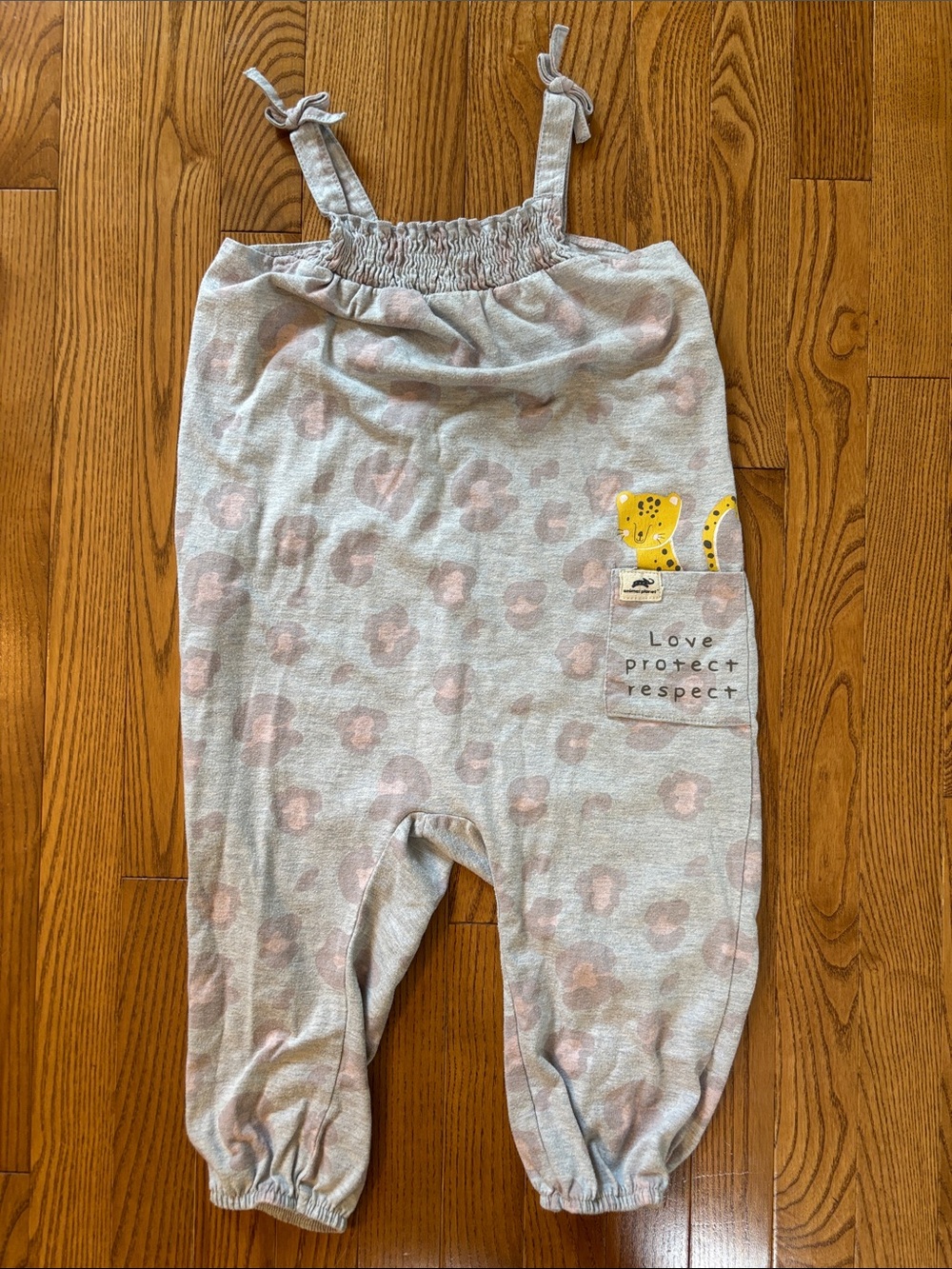Animal Planet Girls Light Gray & Pink Leopard-Print Overalls with Pocket